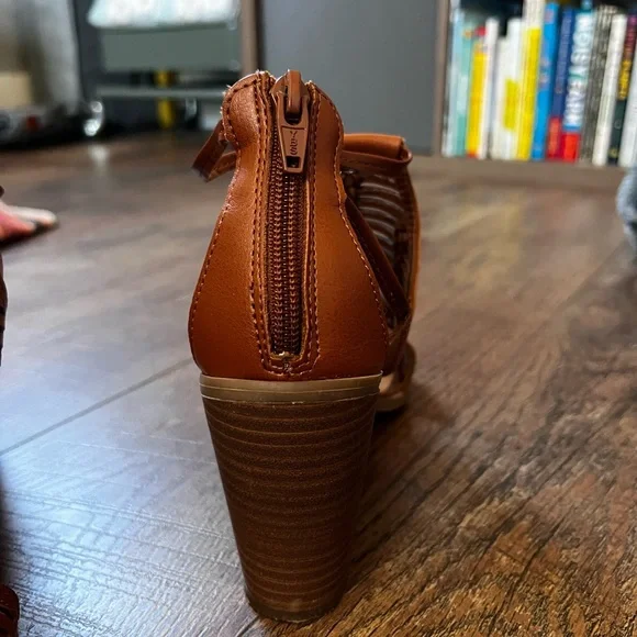 Merona Chunky Heels - Picture 3 of 6